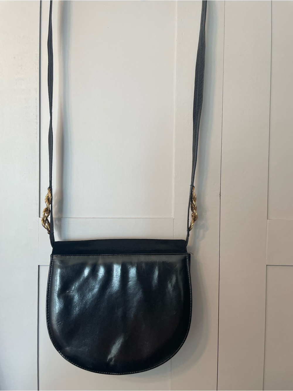 Elegant Black Suede Shoulder Bag with Gold Chain Accents - Picture 10 of 11